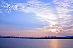 夕阳 云 江