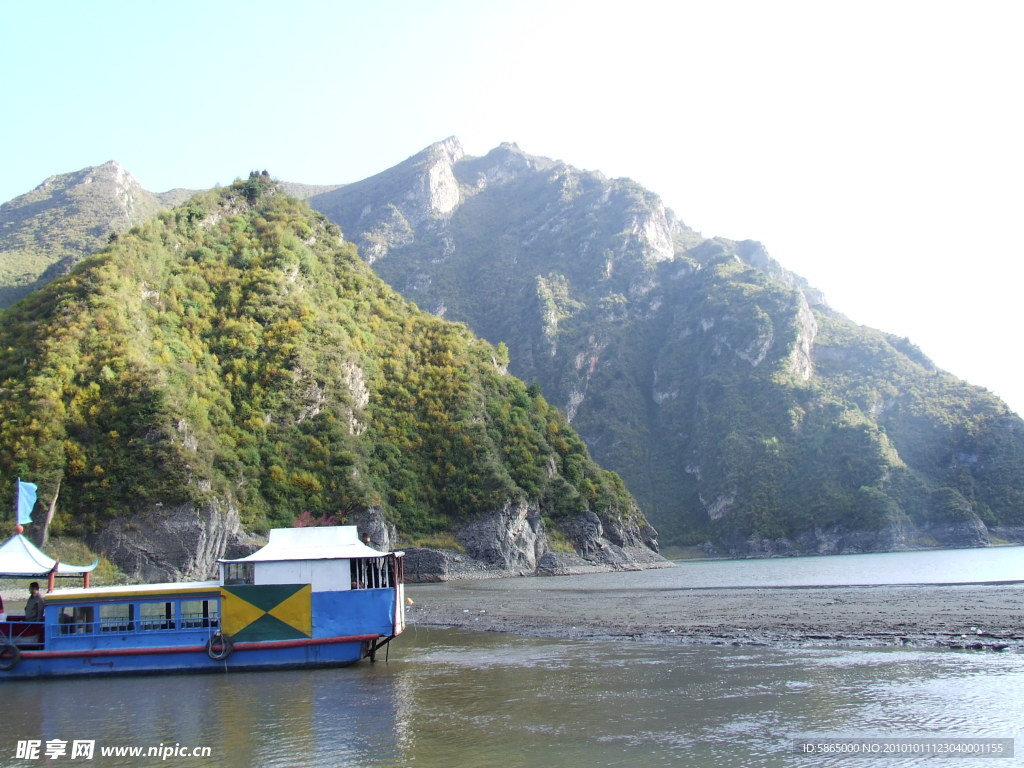 冶海波光