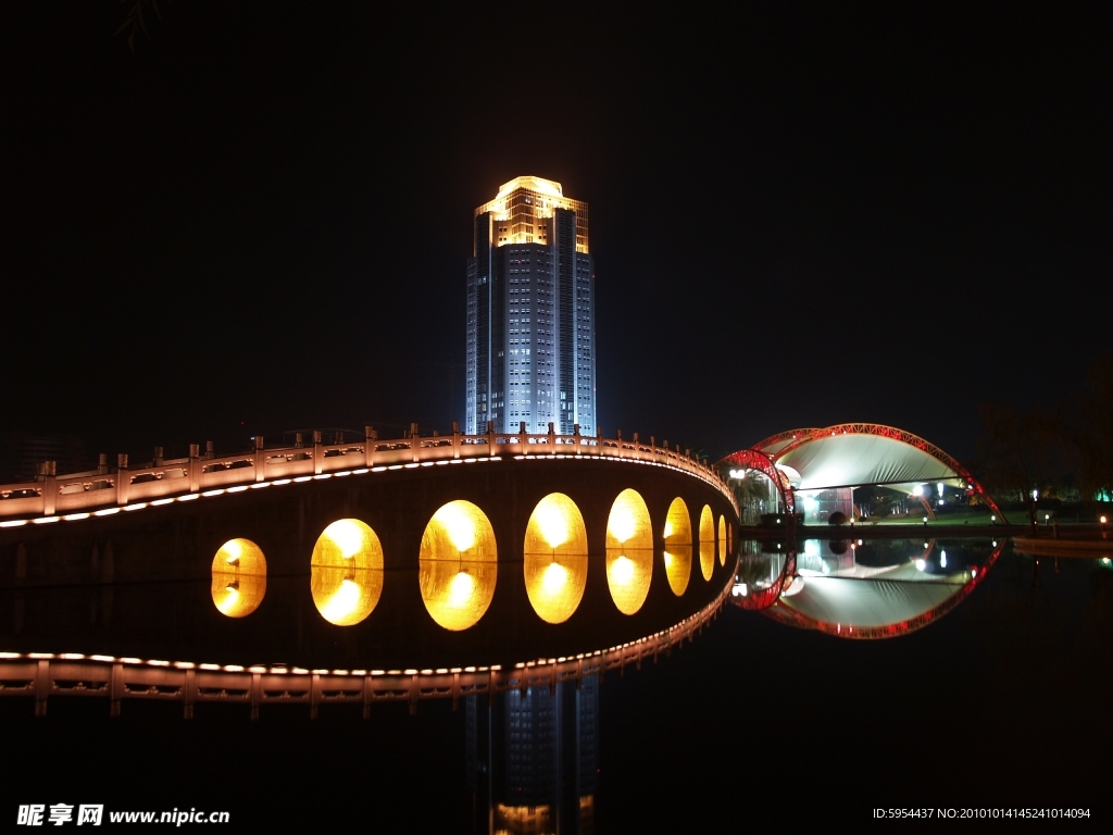 美丽的广场夜景