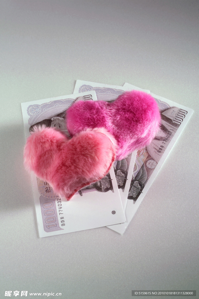 两颗粉红色的心