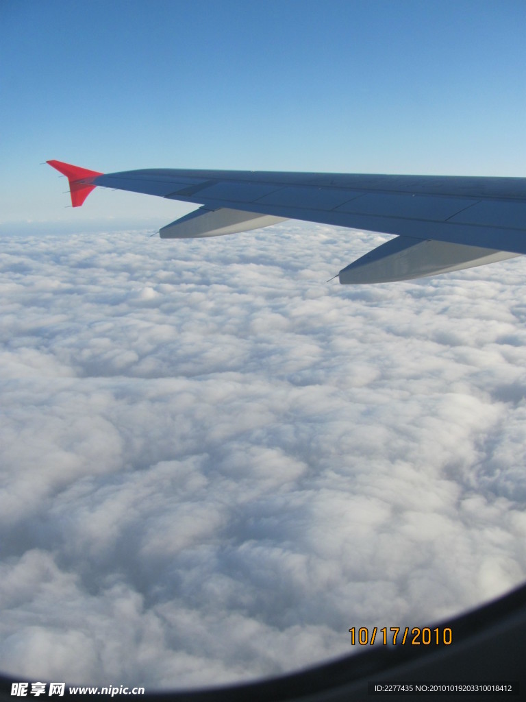 飞机上的天空