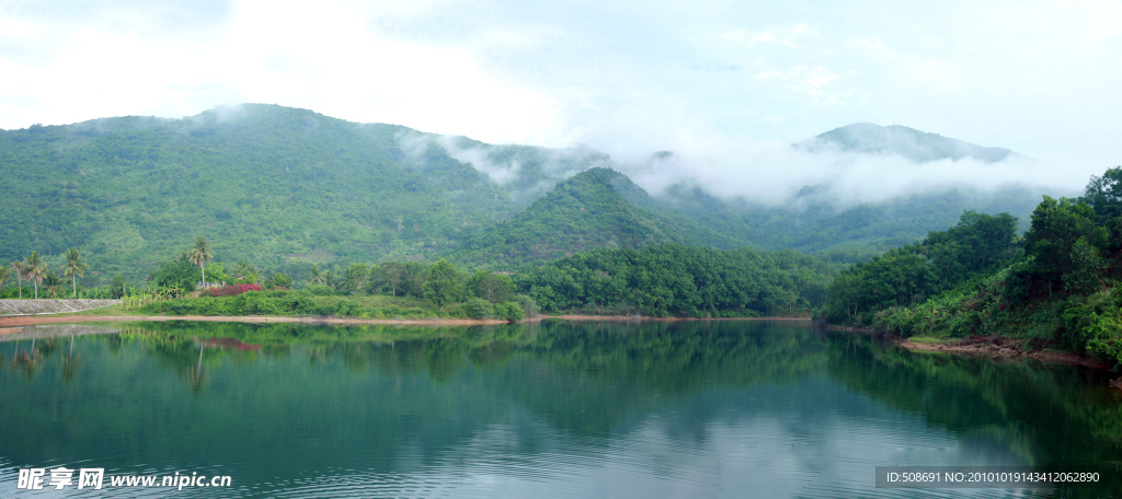 呀诺达水库全景