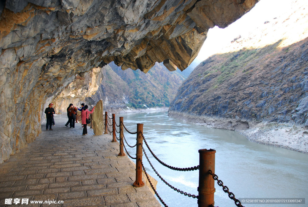 虎跳峡