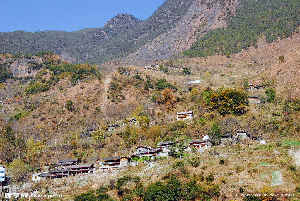 虎跳峡