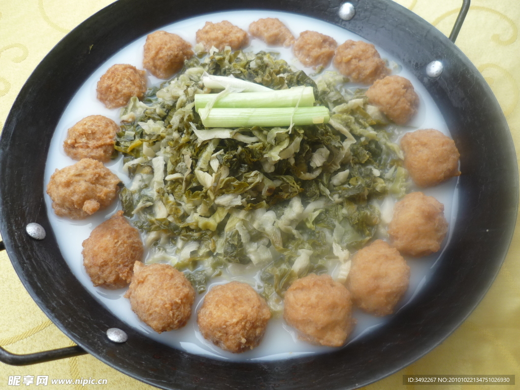 揪耳菜炖肉丸