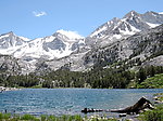 雪山湖泊