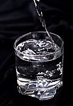 杯子里的水