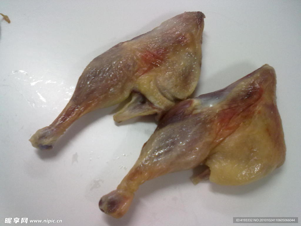 二只腊鸭腿