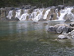 青瀑碧潭