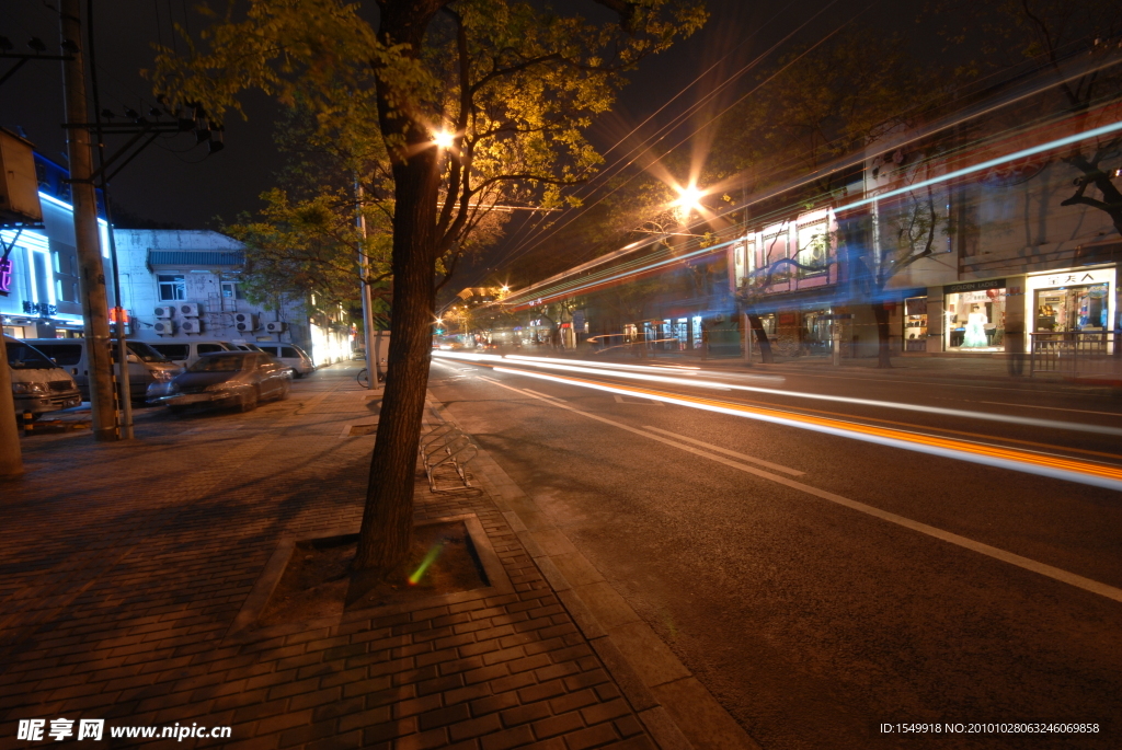 拆迁前的北京缸瓦市大街夜景