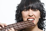 吃巧克力的女人