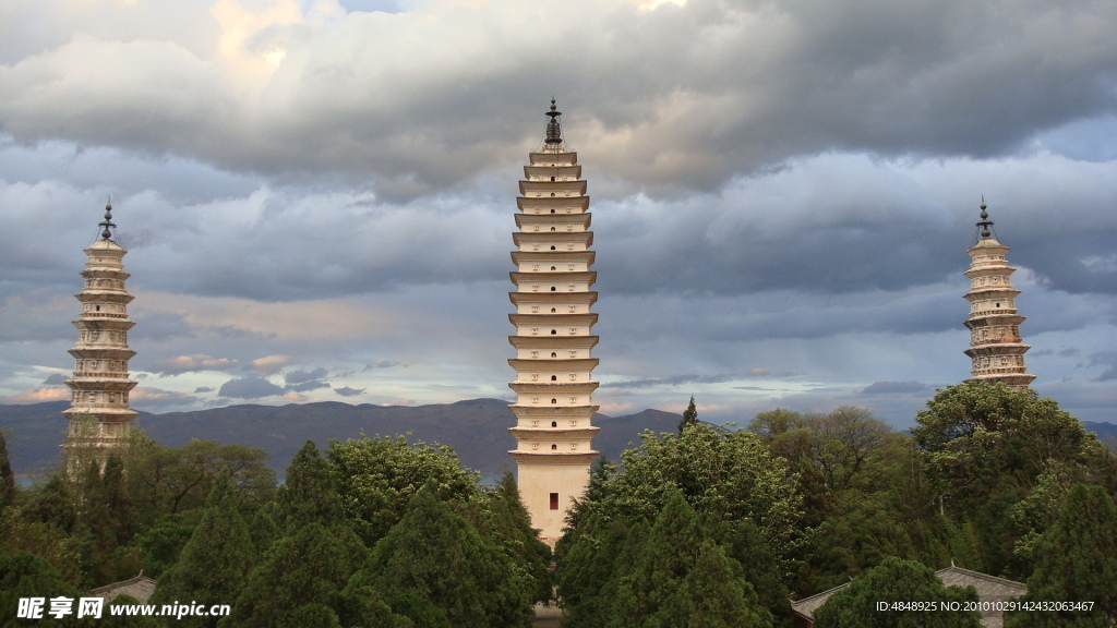 三塔