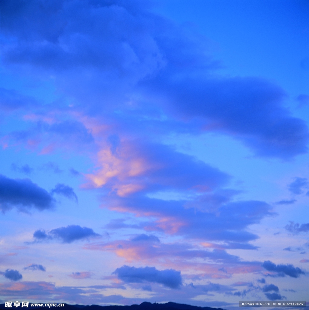 昏暗的天空