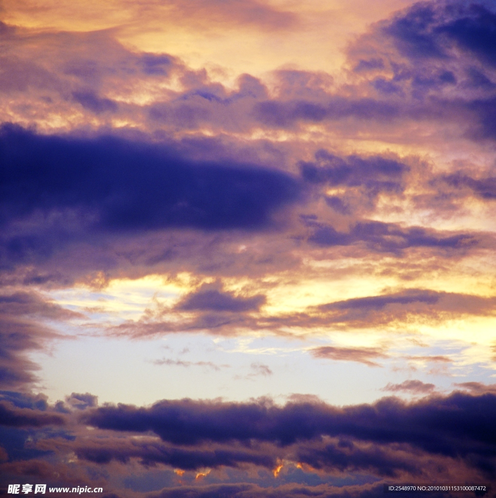 昏暗的天空