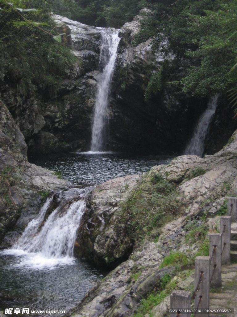 黄山九龙瀑