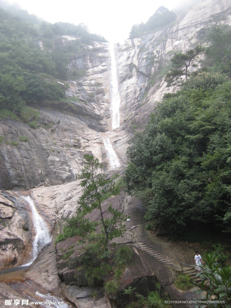 黄山九龙瀑全景