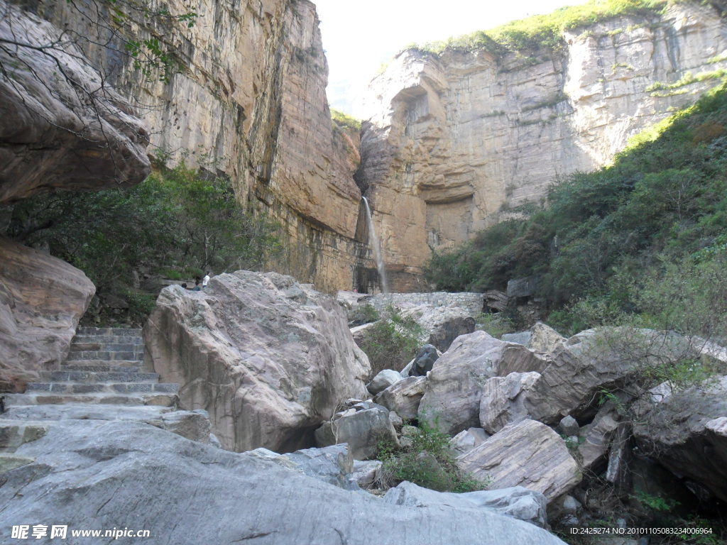 关山红石峡溪水