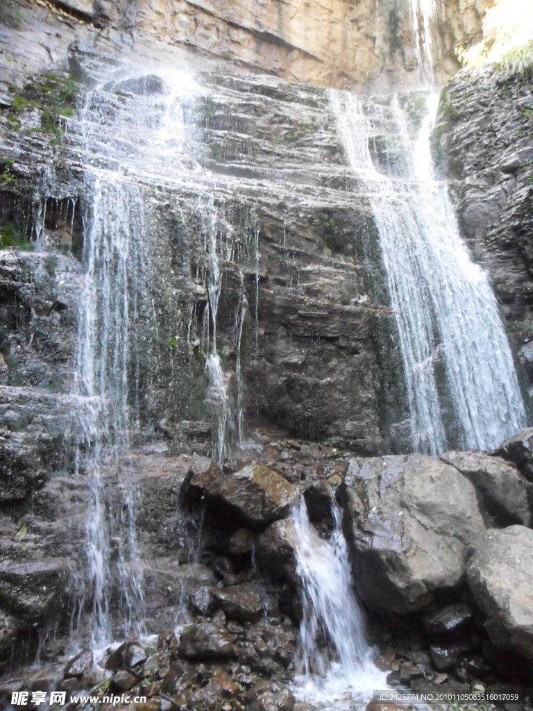 关山红石峡溪水