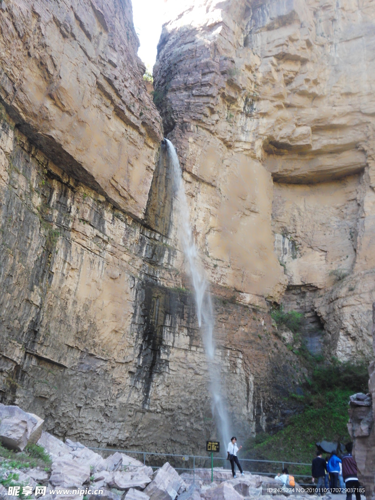 关山红石峡溪水