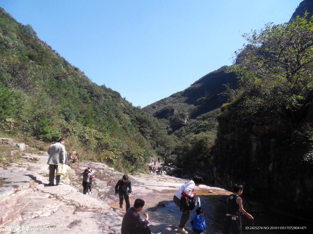 关山红石峡溪水