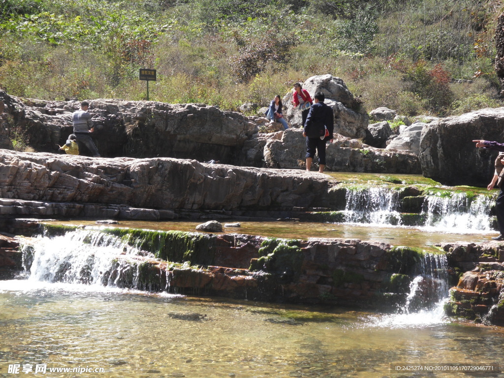 关山红石峡溪水