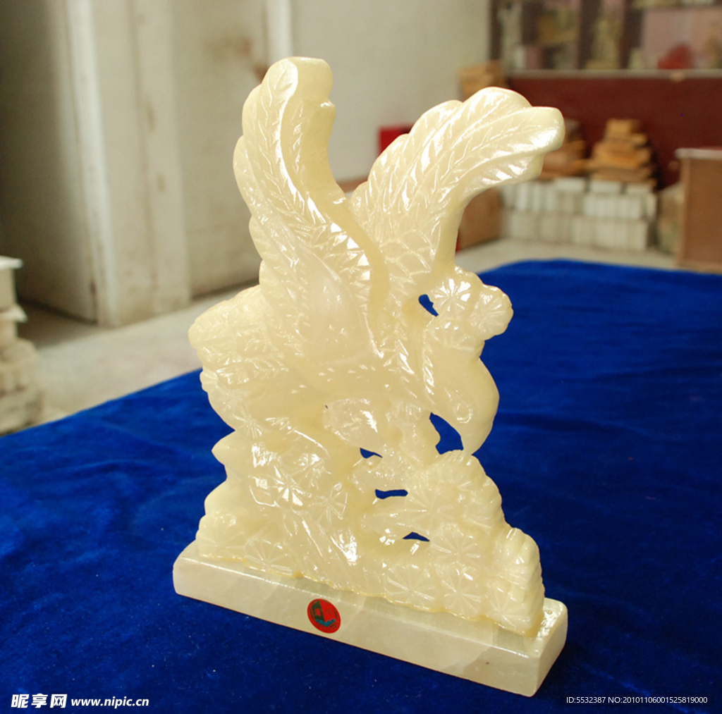 石膏雕刻 雄鹰展翅