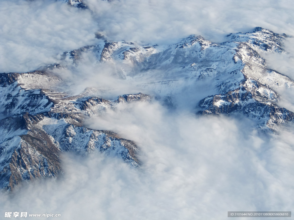 鸟瞰雪山