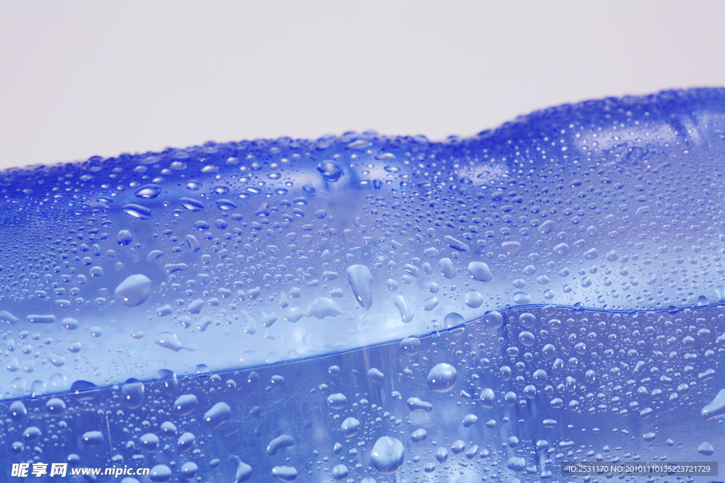 蓝色水珠