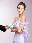 韩彩英珠宝广告