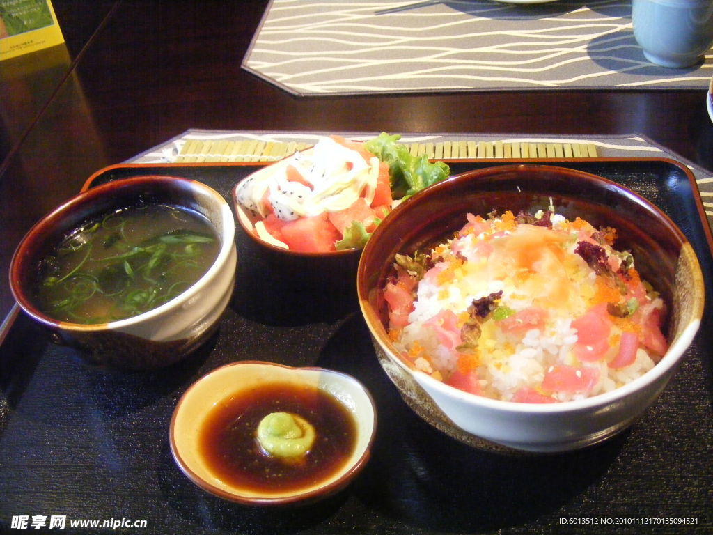 鳗鱼生饭