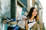 电动车美女