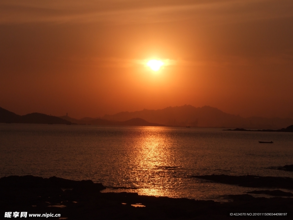 夕阳与海