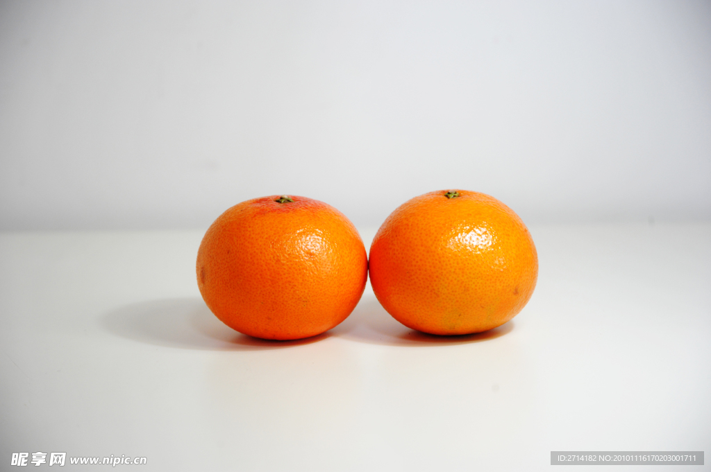一对橙子