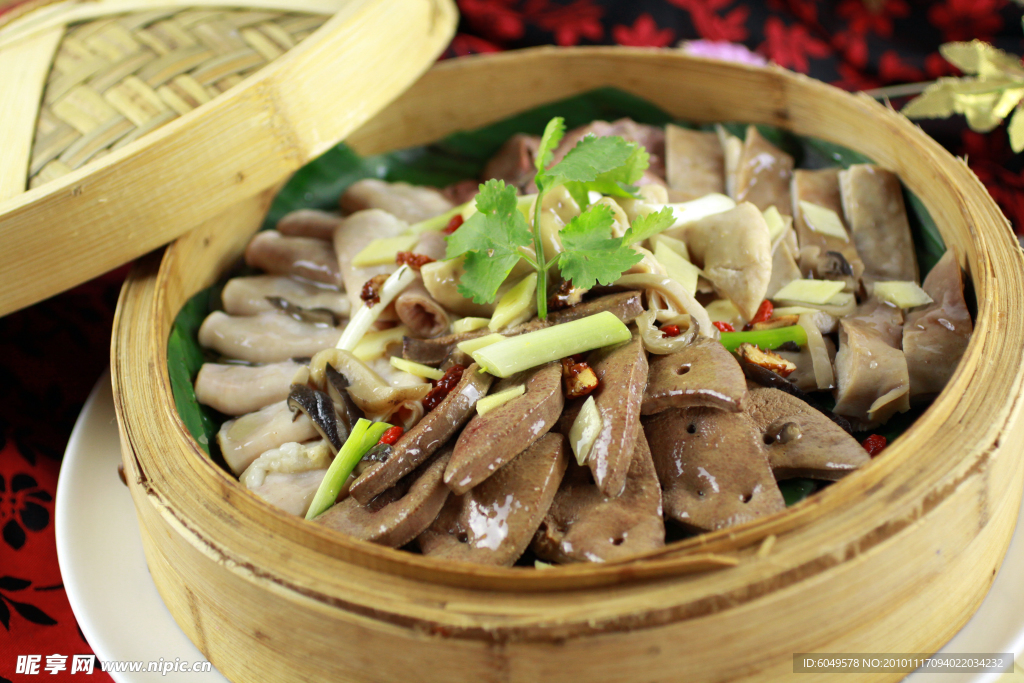 笼仔蕉叶蒸猪什