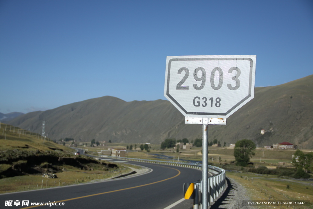 国道318上的里程指示牌