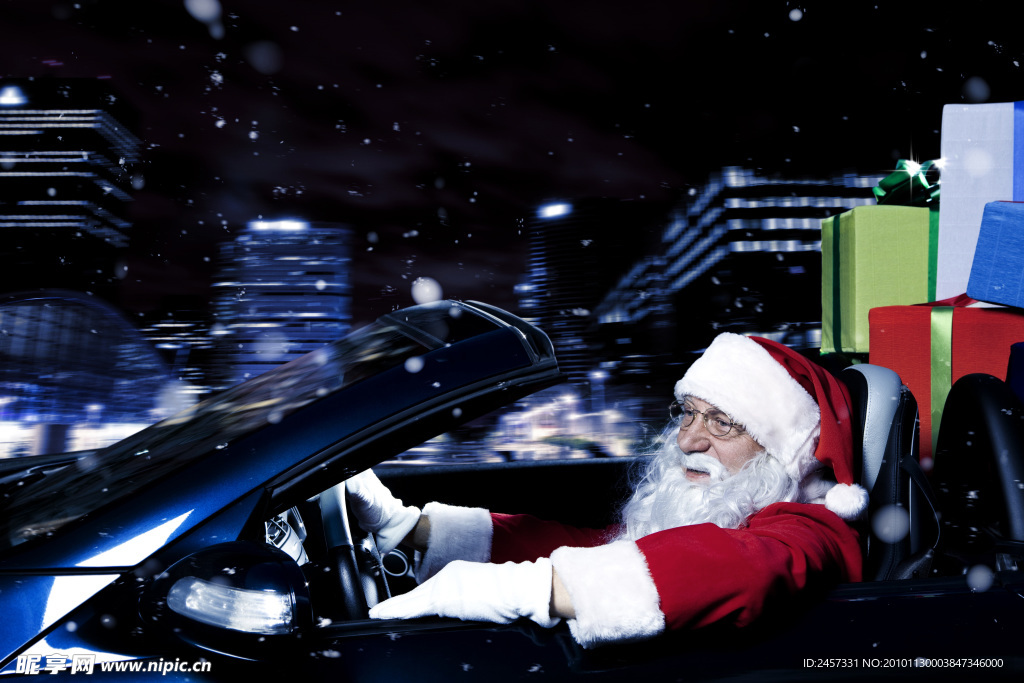 开车兜风的圣诞老人
