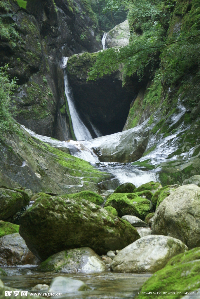 秦岭峡谷风光