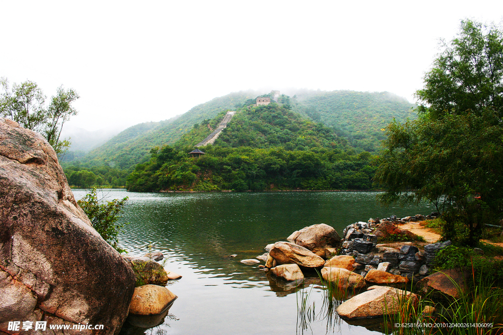 雾中长城