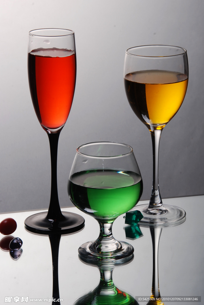 多彩酒杯