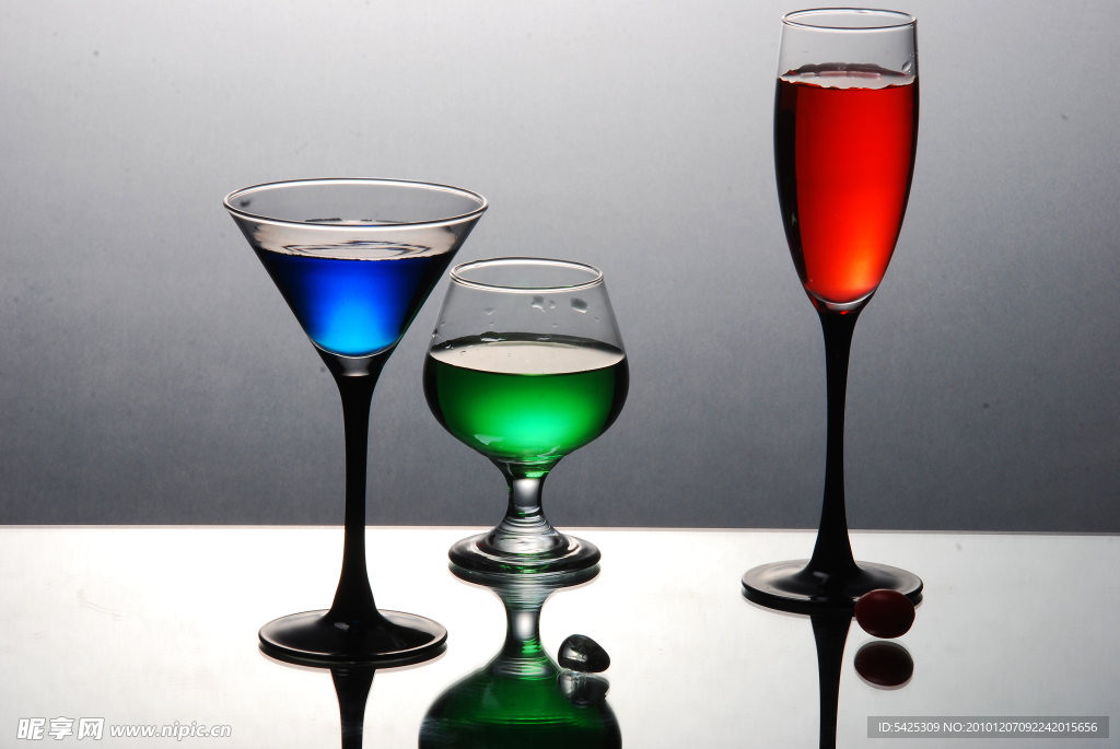 多彩酒杯