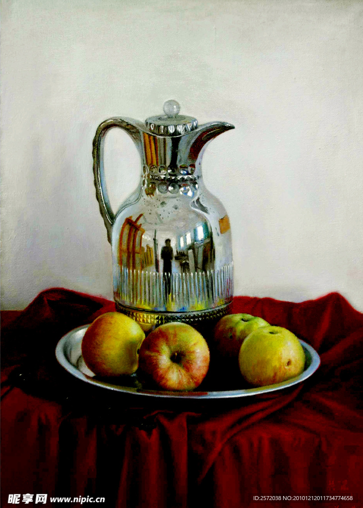 水壶和苹果