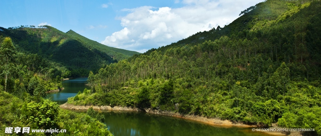 路途河源东江拍摄青山绿水风景