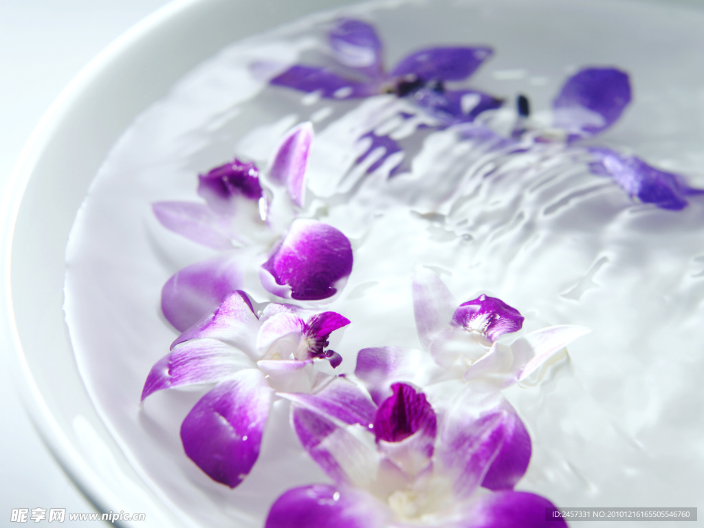 浴池鲜花