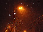 路灯下的雪