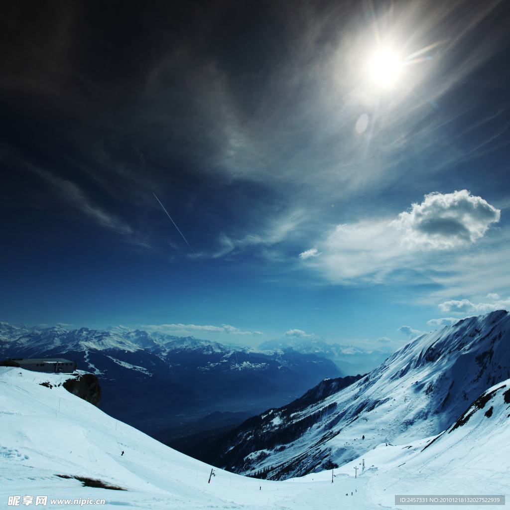山脉冬季雪景
