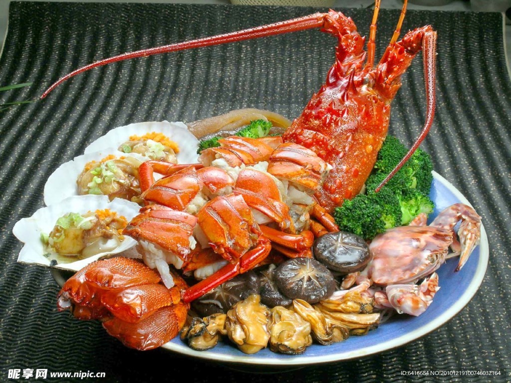 创意海鲜盆菜龙虾