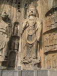 龙门石窟唐代菩萨石雕造像