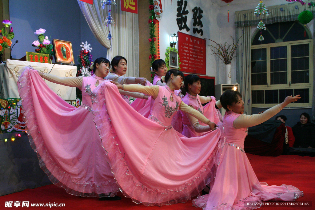 庆祝圣诞节艺术表演