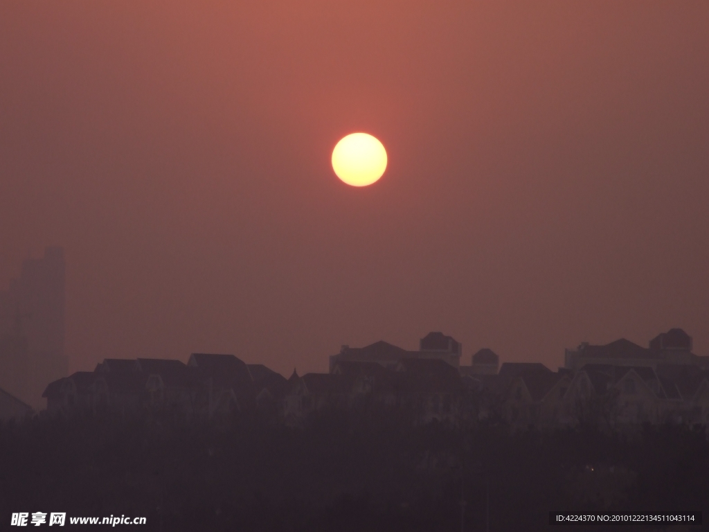 雾中夕阳