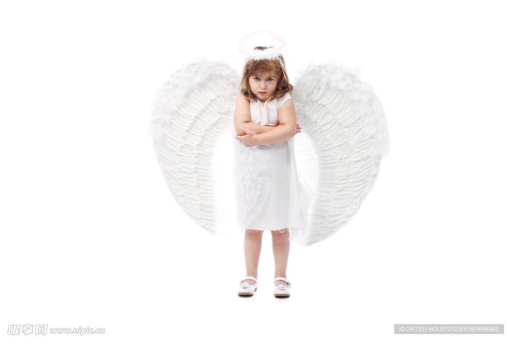 打扮成小天使的可爱小女孩